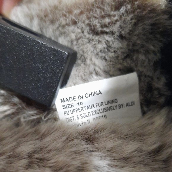 Serra Black Slippers with Gold Chain - Picture 5 of 5